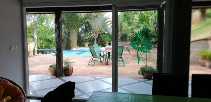 À louer villa F5 meublée à étage, située dans un cadre idéal à Talatamaty