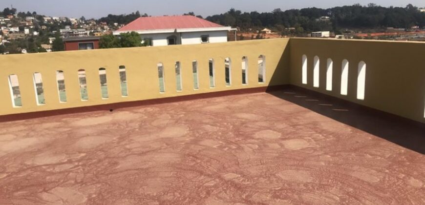 Location d’une villa F4 à étage située dans un quartier résidentiel calme à Ambohimahintsy Ambohimangakely