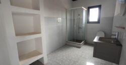 A vendre une grande propriété de 4500 m2 avec une villa F8 située à Ambatomirahavavy