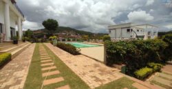 A vendre une grande propriété de 4500 m2 avec une villa F8 située à Ambatomirahavavy