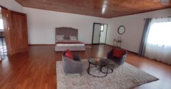 A vendre une grande propriété de 4500 m2 avec une villa F8 située à Ambatomirahavavy