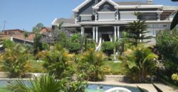 A louer une grande villa F6 avec piscine et jardin, parfait pour une famille à Ambohibao