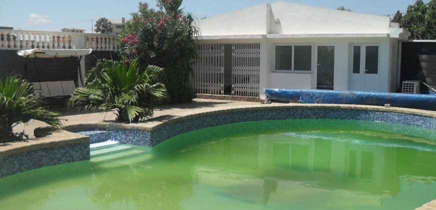 A louer une grande villa F6 avec piscine et jardin, parfait pour une famille à Ambohibao