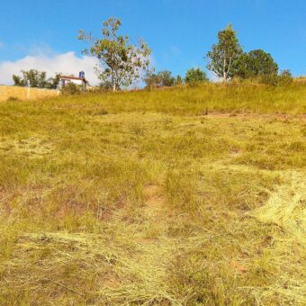 Terrain de 3200 m² à vendre à Ambohidratrimo avec vue imprenable