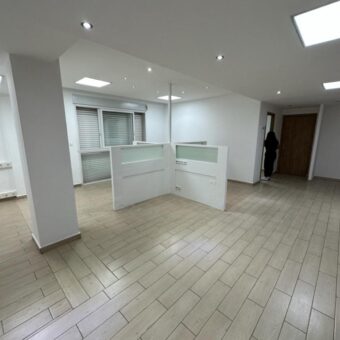 A louer un local professionnel spacieux de 192 m2 situé dans un quartier dynamique à Alarobia