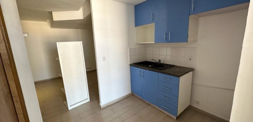 A louer un local professionnel spacieux de 192 m2 situé dans un quartier dynamique à Alarobia