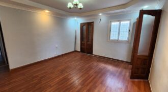 A louer un appartement T3 à usage mixte situé en bord de route à Ampefiloha