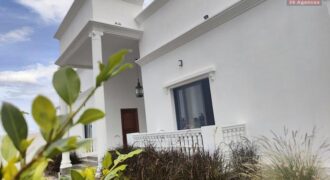 Vente villa moderne de plain-pied avec 2 appartements autonomes à Ivato