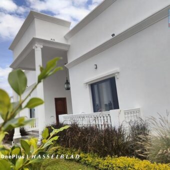 Vente villa moderne de plain-pied avec 2 appartements autonomes à Ivato
