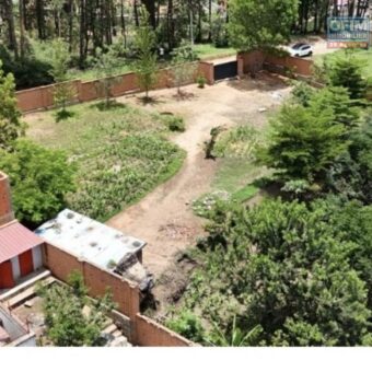 A vendre un terrain de 1195 m2 situé en bord de route à Ambohimalaza