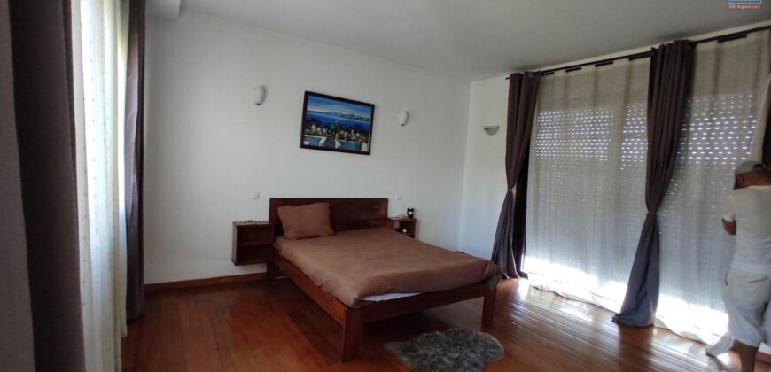 A louer une belle villa T6 située dans une résidence calme et sécurisée à Talatamaty