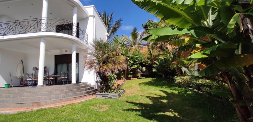 A louer une belle villa T6 située dans une résidence calme et sécurisée à Talatamaty