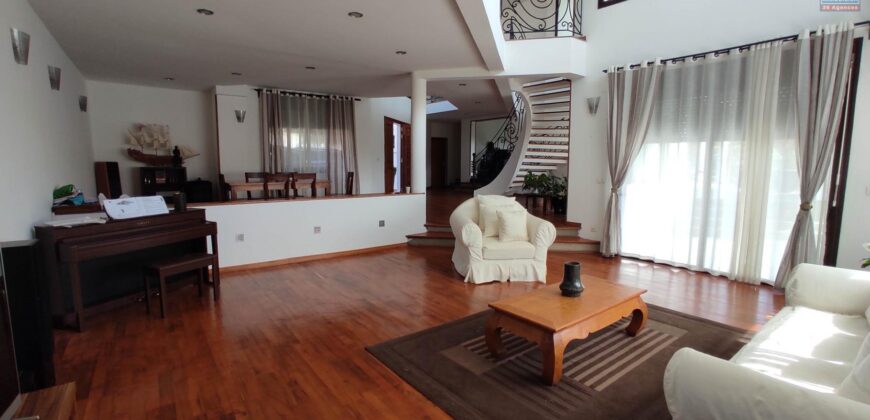 A louer une belle villa T6 située dans une résidence calme et sécurisée à Talatamaty