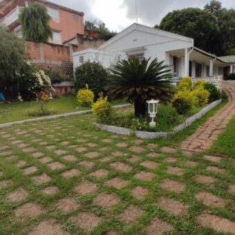 A louer une villa F4 de plain-pied située dans le quartier résidentiel d’Androhibe