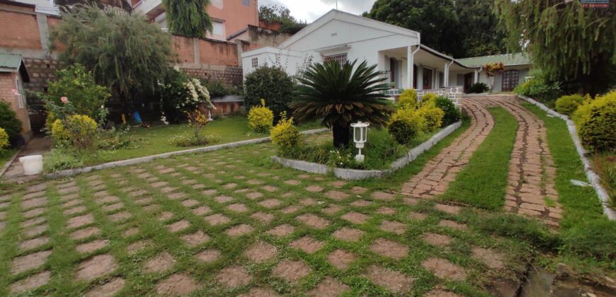 A louer une villa F4 de plain-pied située dans le quartier résidentiel d’Androhibe