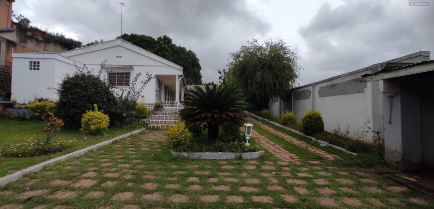 A louer une villa F4 de plain-pied située dans le quartier résidentiel d’Androhibe
