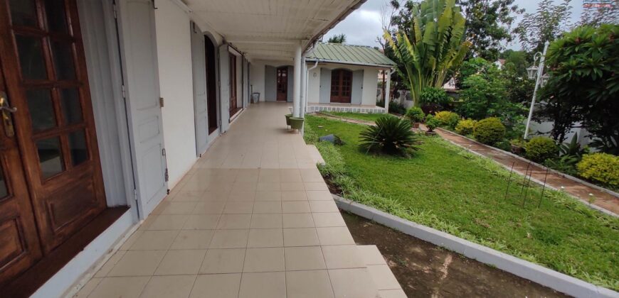 A louer une villa F4 de plain-pied située dans le quartier résidentiel d’Androhibe