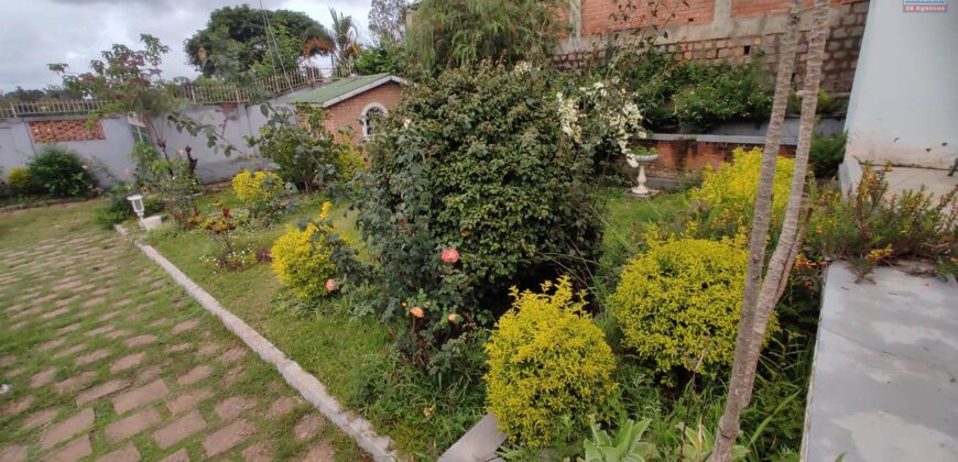 A louer une villa F4 de plain-pied située dans le quartier résidentiel d’Androhibe