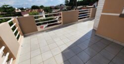 En location une villa rénovée à étage de type F5 située à Mandrosoa Ivato