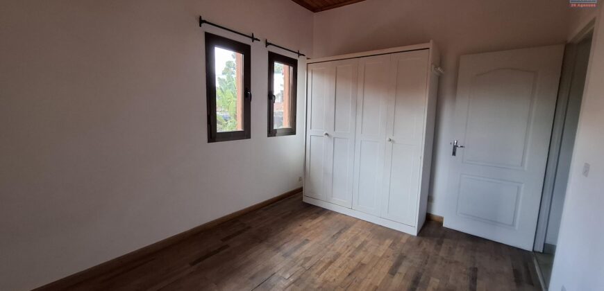 A louer un agréable appartement T4 situé au lotissement Bonnet Ivandry