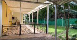 A louer une villa T4 de plain-pied avec piscine située dans un quartier calme et résidentiel à Ivandry
