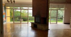 A louer une villa T4 de plain-pied avec piscine située dans un quartier calme et résidentiel à Ivandry
