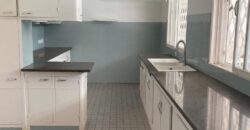 A louer une villa T4 de plain-pied avec piscine située dans un quartier calme et résidentiel à Ivandry