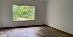 A louer une villa T4 de plain-pied avec piscine située dans un quartier calme et résidentiel à Ivandry