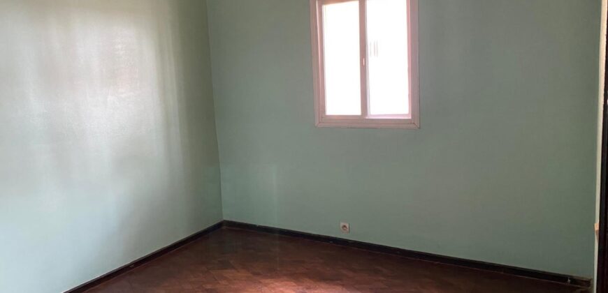 En location une Villa F5 à étage située sur By Pass Manandona