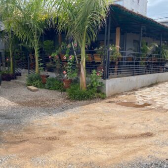 A vendre un local commercial et maison sur un terrain de 968 m2 à Andoharanofotsy