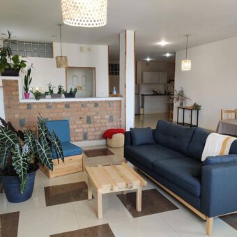 A louer un charmant appartement T3 meublé situé à Analamahitsy Ambatobe