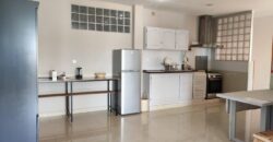 A louer un charmant appartement T3 meublé situé à Analamahitsy Ambatobe