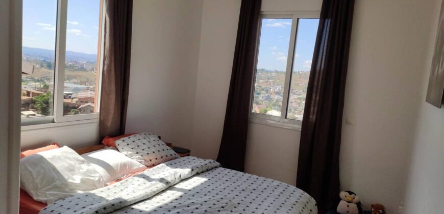 A louer un charmant appartement T3 meublé situé à Analamahitsy Ambatobe