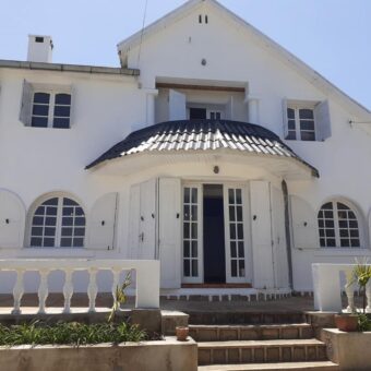 Vente d’une villa de type F5 sur un vaste terrain de 1295 m² située dans le quartier résidentiel d’Ankerana