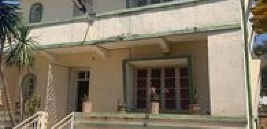 A vendre une villa T5 construite sur un grand terrain de 1048 m2 à Ankadivory Itaosy