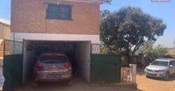 A vendre une villa T5 construite sur un grand terrain de 1048 m2 à Ankadivory Itaosy