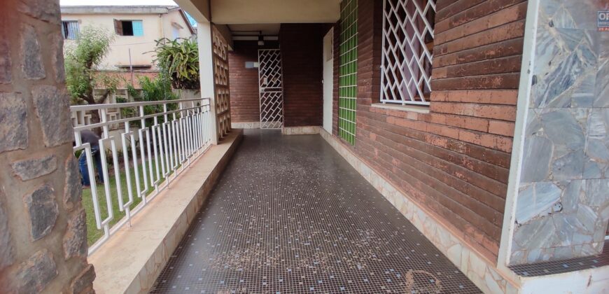 A vendre une charmante villa à étage située dans un quartier calme à Nanisana