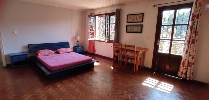 Propriété spacieuse avec villa F6 et dépendance F2 à vendre à Imerinafovoany Talatamaty