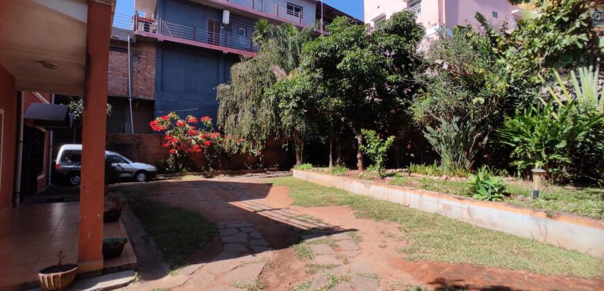 Propriété spacieuse avec villa F6 et dépendance F2 à vendre à Imerinafovoany Talatamaty