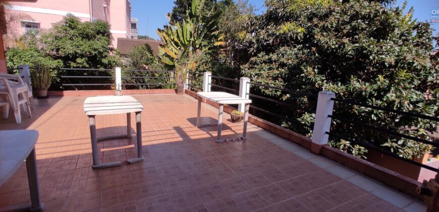 Propriété spacieuse avec villa F6 et dépendance F2 à vendre à Imerinafovoany Talatamaty