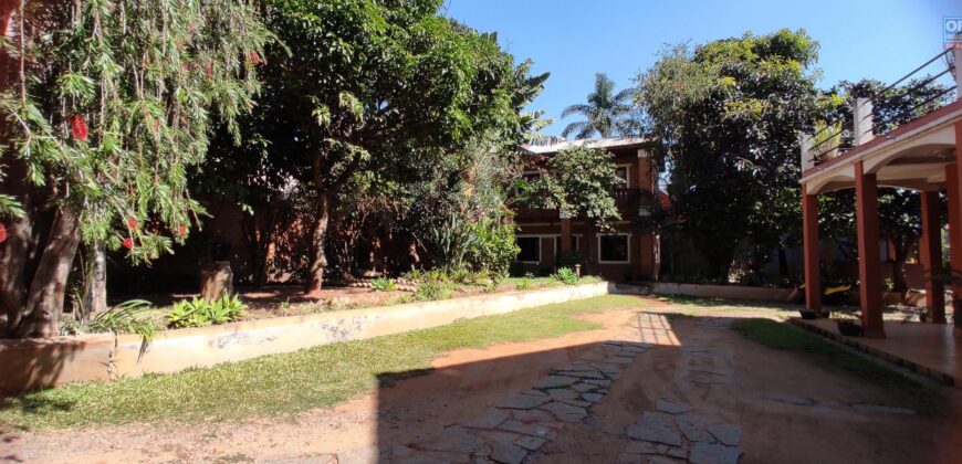 Propriété spacieuse avec villa F6 et dépendance F2 à vendre à Imerinafovoany Talatamaty