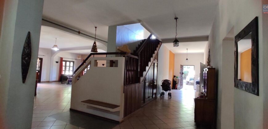 Propriété spacieuse avec villa F6 et dépendance F2 à vendre à Imerinafovoany Talatamaty