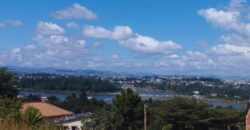 A vendre terrain de 453 m2 avec vue imprenable sur le lac d’Andranotapahina