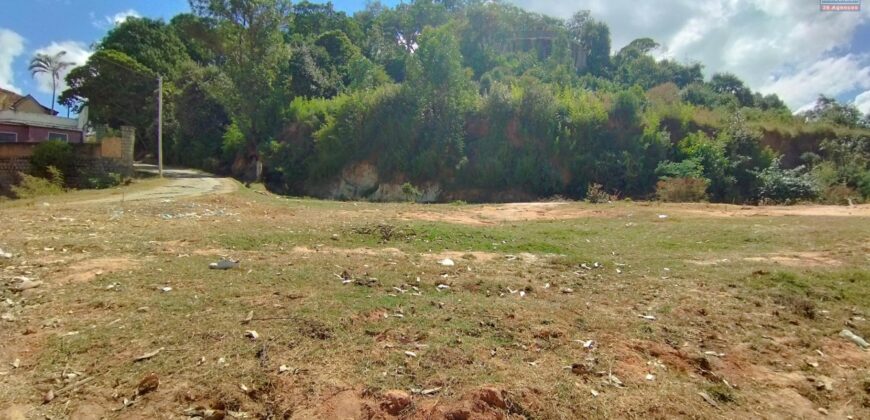 A vendre terrain de 453 m2 avec vue imprenable sur le lac d’Andranotapahina