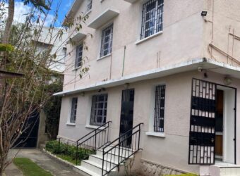 A louer une villa F5 sur trois niveaux située dans un quartier calme à Antsakaviro