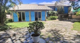 A vendre une spacieuse villa T4 sur un vaste terrain de 1500 m2 située dans un quartier calme et prisé à Ambatomaro