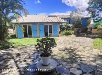 A vendre une spacieuse villa T4 sur un vaste terrain de 1500 m2 située dans un quartier calme et prisé à Ambatomaro