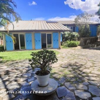 A vendre une spacieuse villa T4 sur un vaste terrain de 1500 m2 située dans un quartier calme et prisé à Ambatomaro