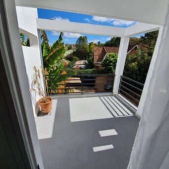 A vendre une charmante villa F5 à étage située en plein centre-ville dans le quartier prisé de Tsimbazaza