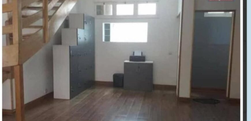 A vendre une charmante villa F5 à étage située en plein centre-ville dans le quartier prisé de Tsimbazaza